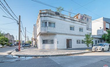 CASA 2 PLANTAS- CON TERRAZA Y PARRILLA - COCHERA