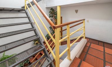 CASA 2 PLANTAS- CON TERRAZA Y PARRILLA - COCHERA