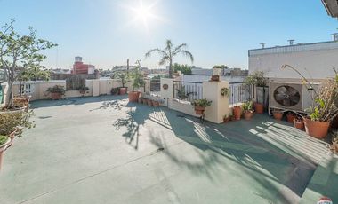 CASA 2 PLANTAS- CON TERRAZA Y PARRILLA - COCHERA