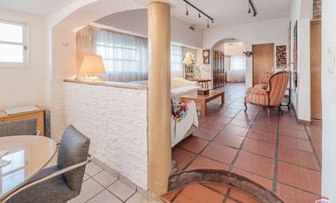 CASA 2 PLANTAS- CON TERRAZA Y PARRILLA - COCHERA