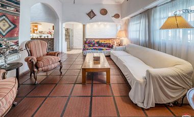 CASA 2 PLANTAS- CON TERRAZA Y PARRILLA - COCHERA