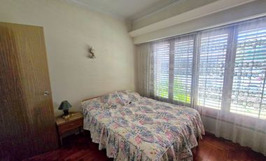 Casa 8 Amb. Venta. Burzaco centro. Garage 2 autos