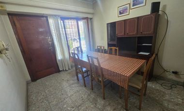 Casa 8 Amb. Venta. Burzaco centro. Garage 2 autos