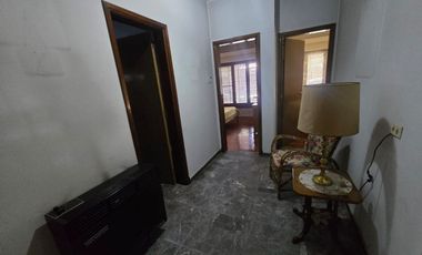 Casa 8 Amb. Venta. Burzaco centro. Garage 2 autos