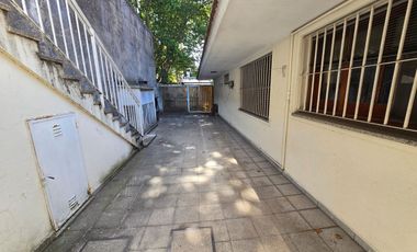 Casa 8 Amb. Venta. Burzaco centro. Garage 2 autos