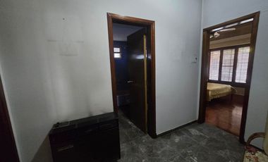 Casa 8 Amb. Venta. Burzaco centro. Garage 2 autos