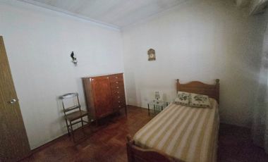 Casa 8 Amb. Venta. Burzaco centro. Garage 2 autos