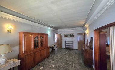 Casa 8 Amb. Venta. Burzaco centro. Garage 2 autos