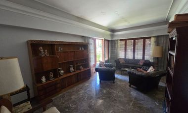 Casa 8 Amb. Venta. Burzaco centro. Garage 2 autos