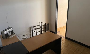 OFICINA Comercial con espacio guar. Caseros centro