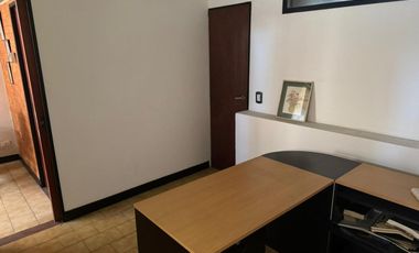 OFICINA Comercial con espacio guar. Caseros centro