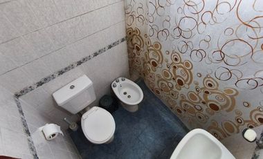 VENTA INMUEBLE CON 6 DEPARTAMENTOS - RUTA 11