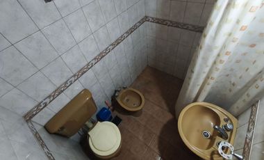 VENTA INMUEBLE CON 6 DEPARTAMENTOS - RUTA 11
