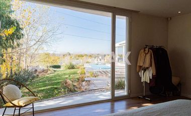 CASA EN VENTA CON PILETA, B° Bocahue, Neuquen.