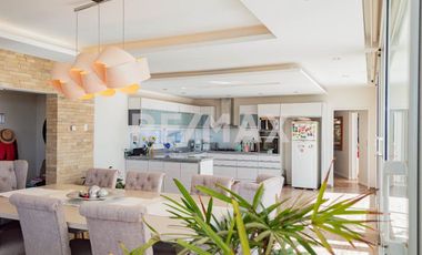 CASA EN VENTA CON PILETA, B° Bocahue, Neuquen.