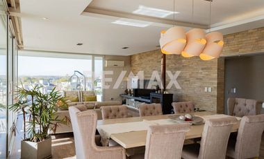 CASA EN VENTA CON PILETA, B° Bocahue, Neuquen.