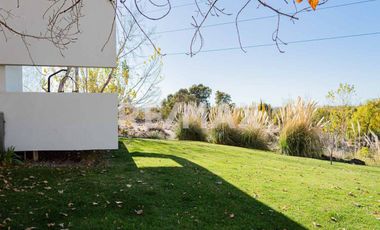 CASA EN VENTA CON PILETA, B° Bocahue, Neuquen.