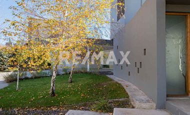 CASA EN VENTA CON PILETA, B° Bocahue, Neuquen.