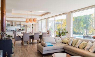 CASA EN VENTA CON PILETA, B° Bocahue, Neuquen.