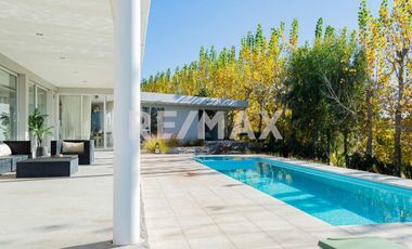 CASA EN VENTA CON PILETA, B° Bocahue, Neuquen.