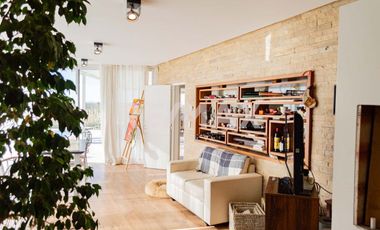 CASA EN VENTA CON PILETA, B° Bocahue, Neuquen.