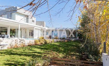 CASA EN VENTA CON PILETA, B° Bocahue, Neuquen.