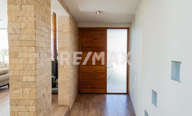 CASA EN VENTA CON PILETA, B° Bocahue, Neuquen.