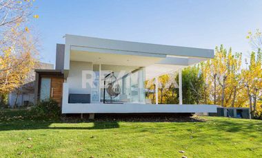 CASA EN VENTA CON PILETA, B° Bocahue, Neuquen.