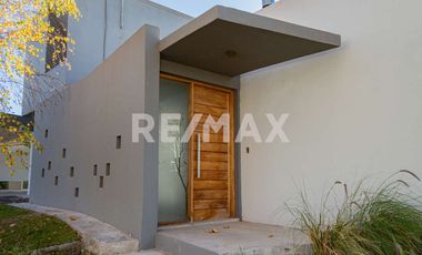 CASA EN VENTA CON PILETA, B° Bocahue, Neuquen.