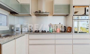 CASA EN VENTA CON PILETA, B° Bocahue, Neuquen.