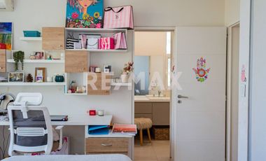 CASA EN VENTA CON PILETA, B° Bocahue, Neuquen.