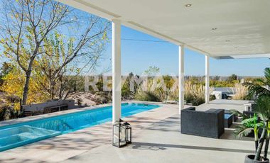 CASA EN VENTA CON PILETA, B° Bocahue, Neuquen.