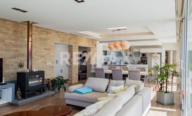 CASA EN VENTA CON PILETA, B° Bocahue, Neuquen.