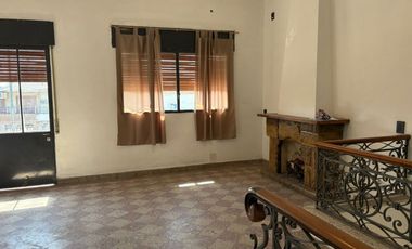 PLANTA ALTA SOBRE AV.FACUNDO EN ZONA COMERCIAL