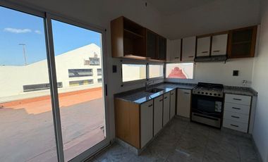 PLANTA ALTA SOBRE AV.FACUNDO EN ZONA COMERCIAL