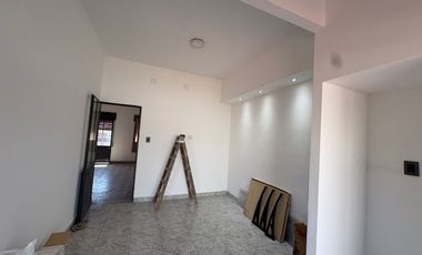 PLANTA ALTA SOBRE AV.FACUNDO EN ZONA COMERCIAL