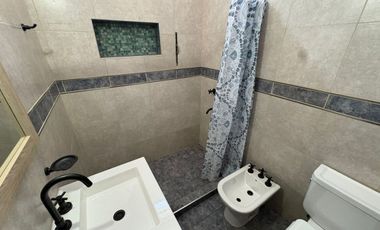 PLANTA ALTA SOBRE AV.FACUNDO EN ZONA COMERCIAL