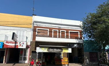 PLANTA ALTA SOBRE AV.FACUNDO EN ZONA COMERCIAL