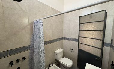 PLANTA ALTA SOBRE AV.FACUNDO EN ZONA COMERCIAL