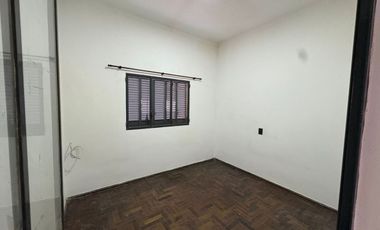 PLANTA ALTA SOBRE AV.FACUNDO EN ZONA COMERCIAL