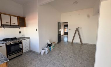 PLANTA ALTA SOBRE AV.FACUNDO EN ZONA COMERCIAL