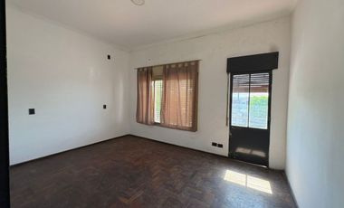 PLANTA ALTA SOBRE AV.FACUNDO EN ZONA COMERCIAL