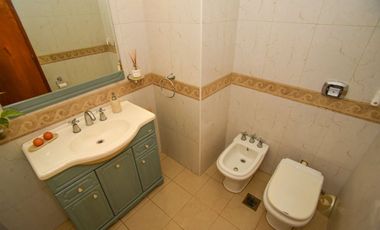 CASA FUNCIONAL CON 4 DORMI CON COCH PASANTE Y PILE