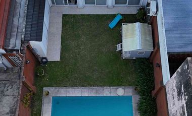 CASA FUNCIONAL CON 4 DORMI CON COCH PASANTE Y PILE