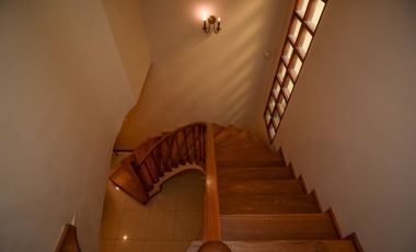 CASA FUNCIONAL CON 4 DORMI CON COCH PASANTE Y PILE