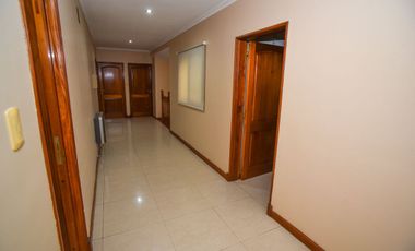 CASA FUNCIONAL CON 4 DORMI CON COCH PASANTE Y PILE