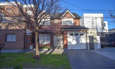 CASA FUNCIONAL CON 4 DORMI CON COCH PASANTE Y PILE