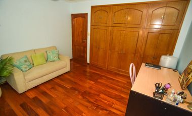 CASA FUNCIONAL CON 4 DORMI CON COCH PASANTE Y PILE