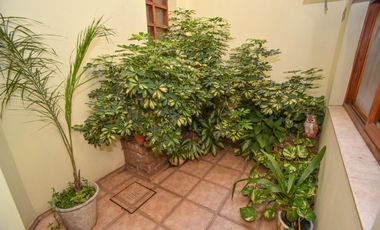 CASA FUNCIONAL CON 4 DORMI CON COCH PASANTE Y PILE