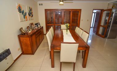 CASA FUNCIONAL CON 4 DORMI CON COCH PASANTE Y PILE